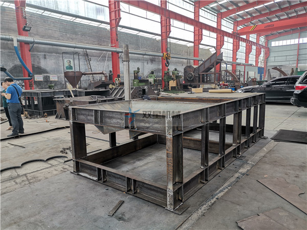 <a href='http://www.lifuhuoban.cn/psxl/4.html' target='_blank'><span>廢鋼破碎機(jī)</span></a>設(shè)備客戶現(xiàn)場(chǎng)考察