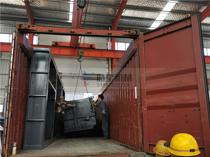 <a href='http://www.lifuhuoban.cn/feilv/1660.html' target='_blank'><span>斷橋鋁破碎機(jī)</span></a>設(shè)備出口網(wǎng)南非客戶