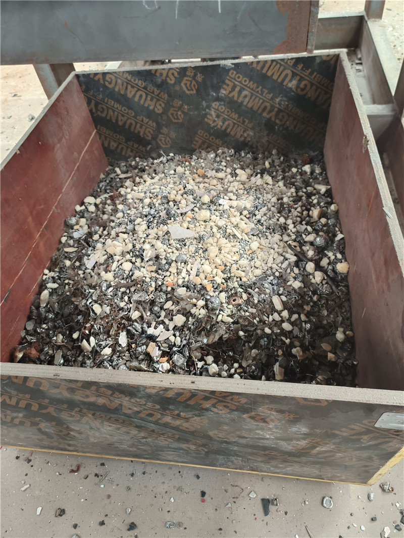 客戶廢舊小家電通過(guò)<a href='http://www.lifuhuoban.cn/psxl/1279.html' target='_blank'><span>廢鋁破碎</span></a>機(jī)破碎分選效果