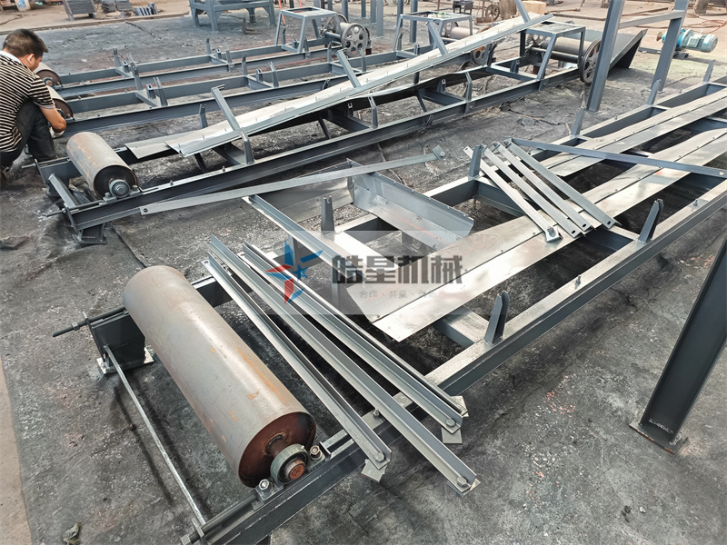 <a href='http://www.lifuhuoban.cn' target='_blank'><span>鋁合金破碎機</span></a><a href='http://www.lifuhuoban.cn/psxl/1279.html' target='_blank'><span>廢鋁破碎</span></a>分選設(shè)備輸送帶設(shè)備生產(chǎn)現(xiàn)場