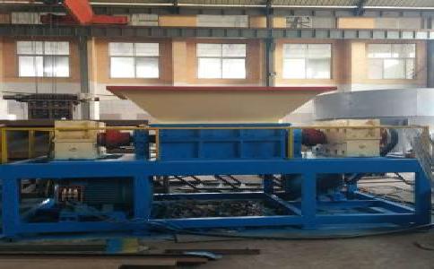 打開(kāi)大型<a href='http://www.lifuhuoban.cn/ssxl/10.html' target='_blank'><span>金屬撕碎機(jī)</span></a>時(shí)應(yīng)注意些什么