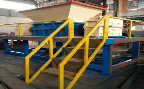 為什么建議你選擇<a href='http://www.lifuhuoban.cn/ssxl/10.html' target='_blank'><span>金屬撕碎機</span></a>